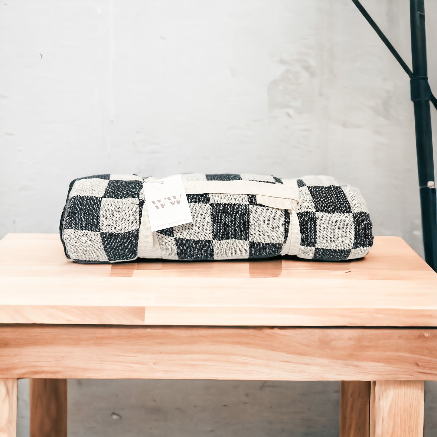 BLACK CHECKERED THROW