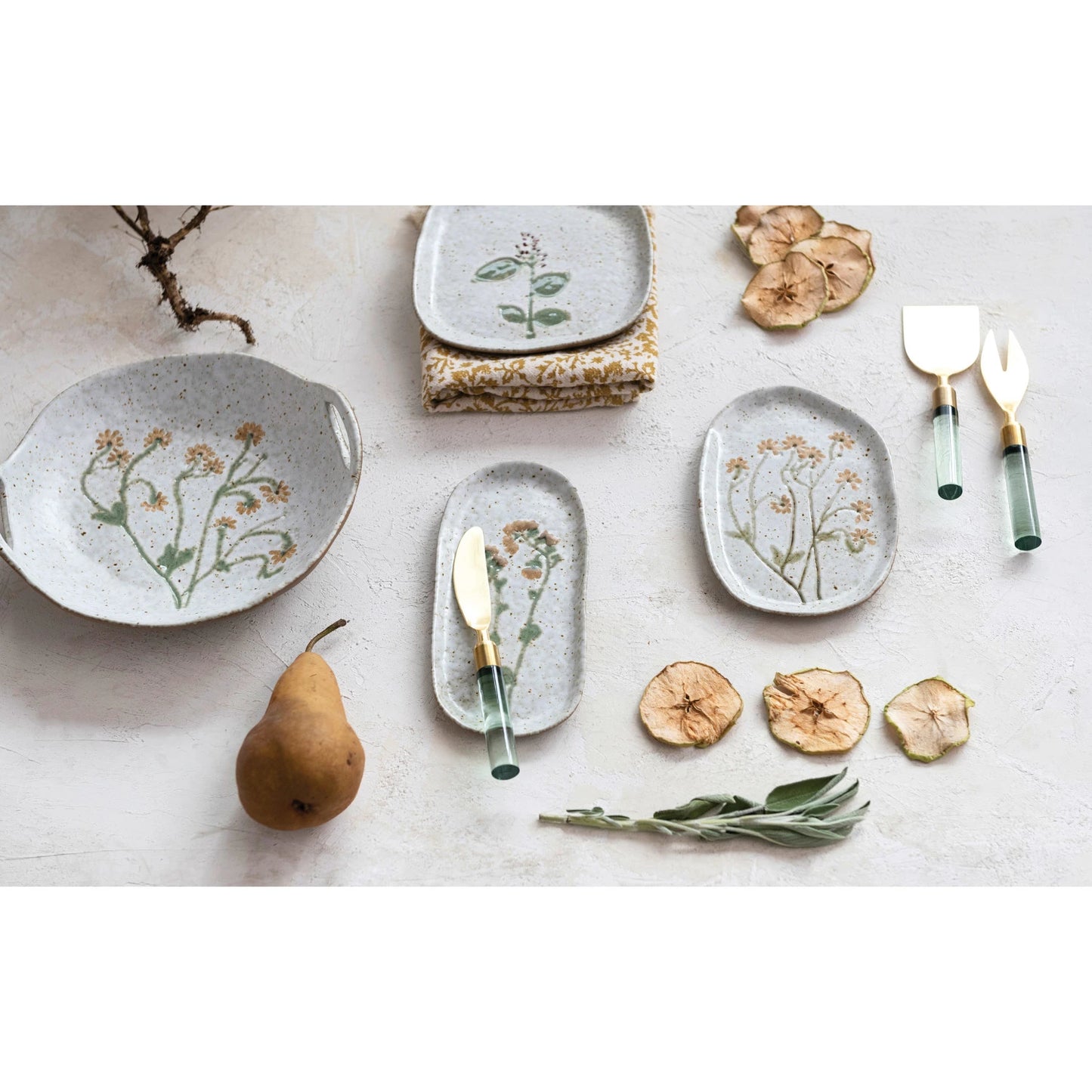 HAND PAINTED STONEWARE BOWL WITH HANDLES AND BOTANICALS