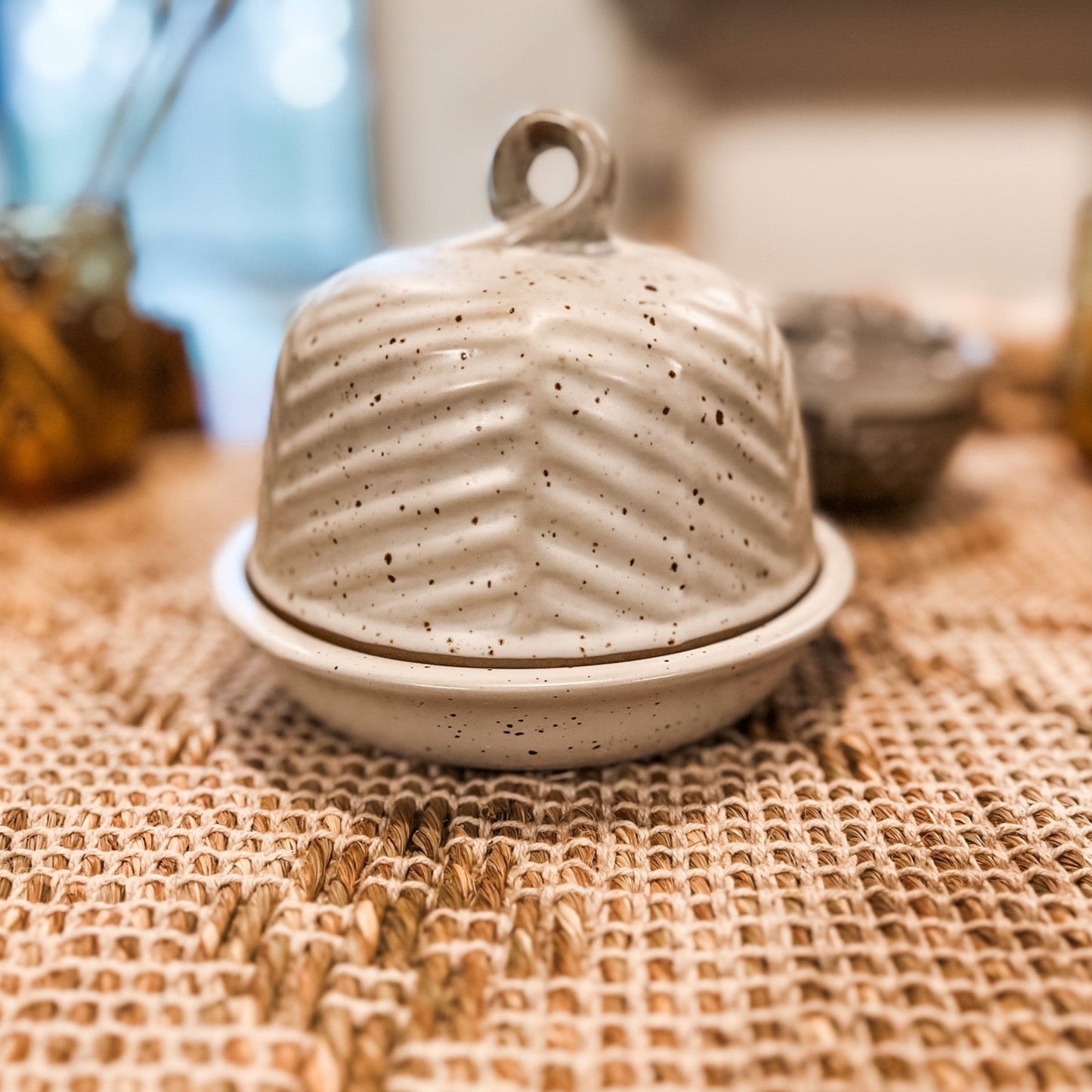 STONEWARE DOMES DISH WITH HANDLE