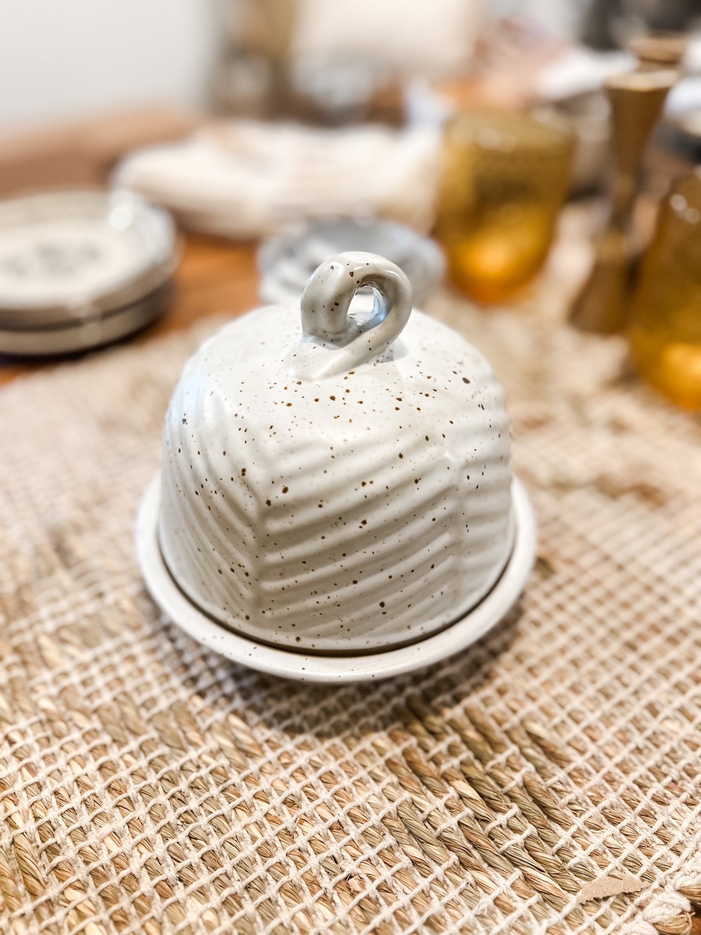 STONEWARE DOMES DISH WITH HANDLE